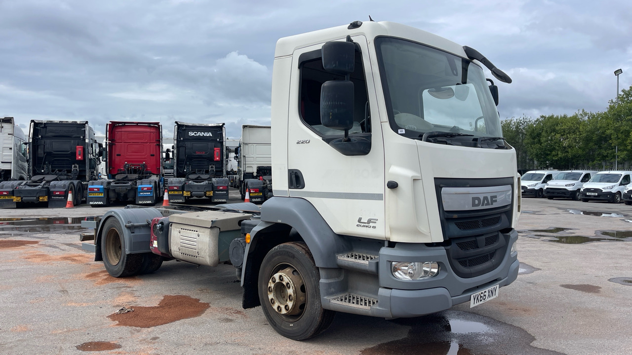 DAF LF 220 - Camião chassi: foto 1 DAF LF 220 - Camião chassi: foto 1