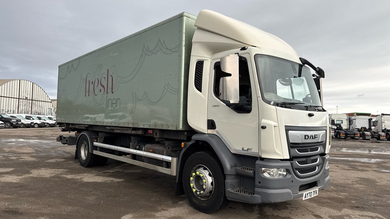 DAF LF 320 - Camião furgão: foto 1 DAF LF 320 - Camião furgão: foto 1