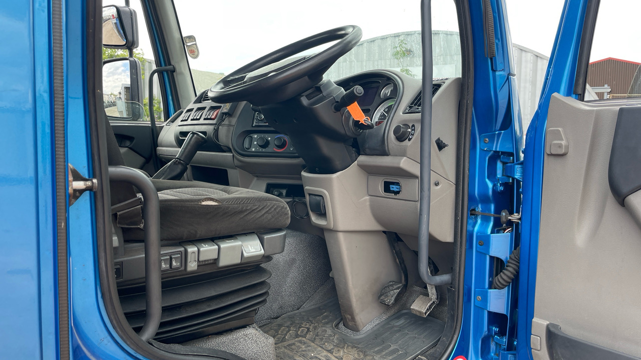 DAF LF 45.210 - Camião de caixa aberta/ Plataforma, Camião grua: foto 5 DAF LF 45.210 - Camião de caixa aberta/ Plataforma, Camião grua: foto 5