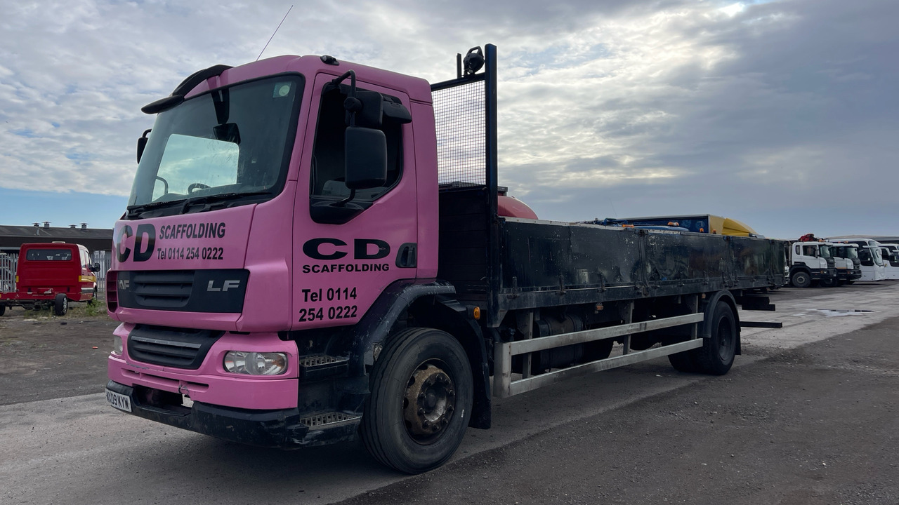 DAF LF 55.220 - Camião de caixa aberta/ Plataforma: foto 2 DAF LF 55.220 - Camião de caixa aberta/ Plataforma: foto 2