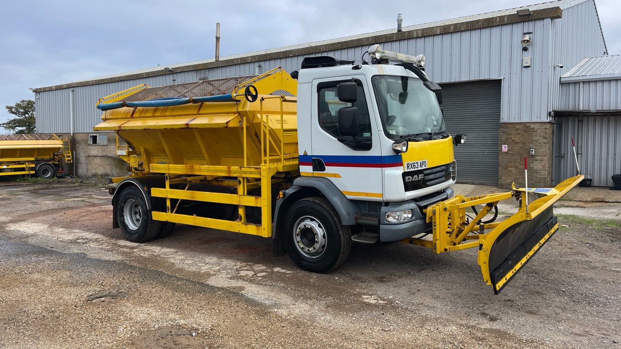 DAF LF 55.220 - Veículo limpa-neves: foto 1 DAF LF 55.220 - Veículo limpa-neves: foto 1