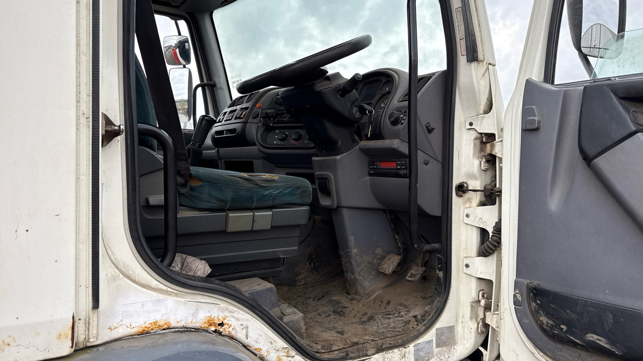 DAF LF 55.220 - Camião de caixa aberta/ Plataforma, Camião grua: foto 5 DAF LF 55.220 - Camião de caixa aberta/ Plataforma, Camião grua: foto 5