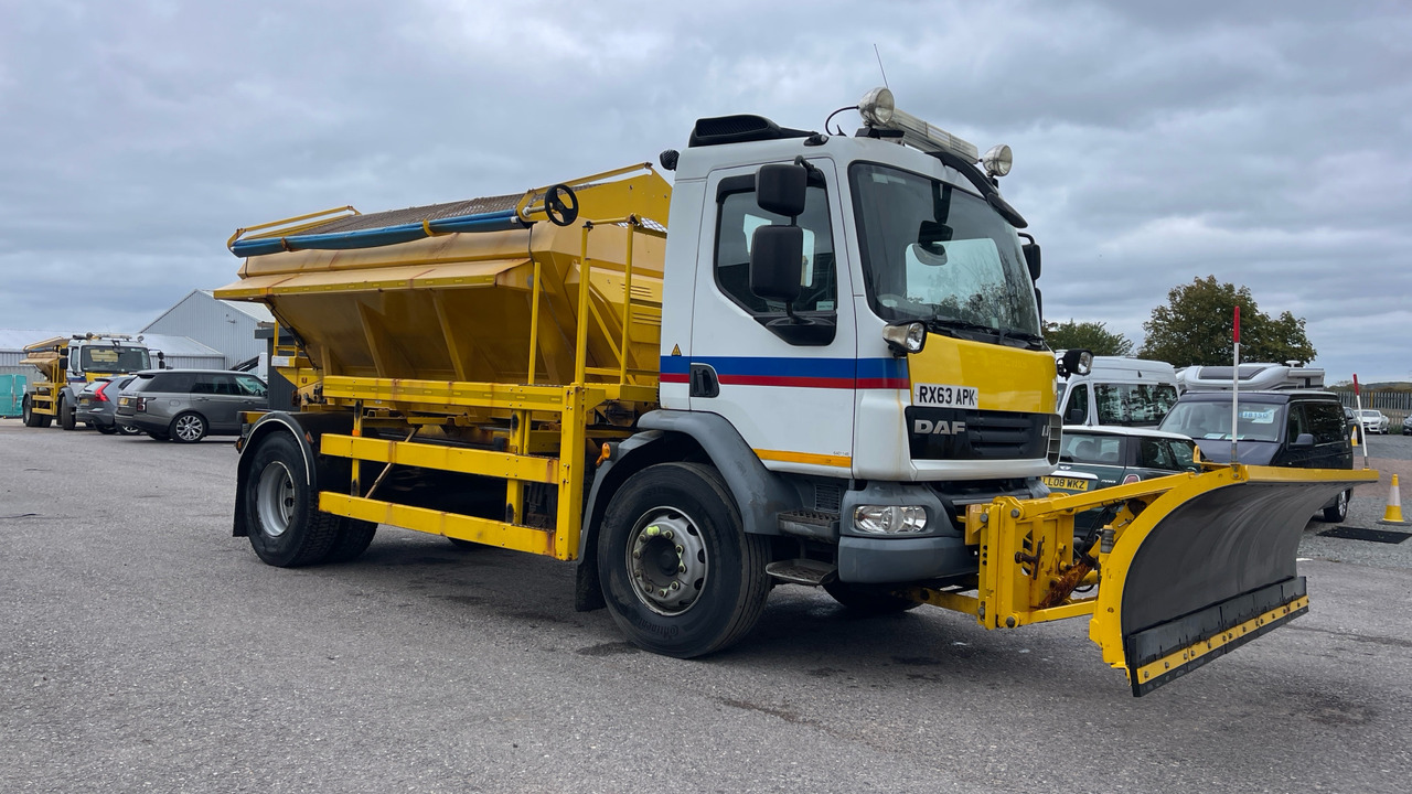 DAF LF 55.220 - Veículo limpa-neves: foto 1 DAF LF 55.220 - Veículo limpa-neves: foto 1