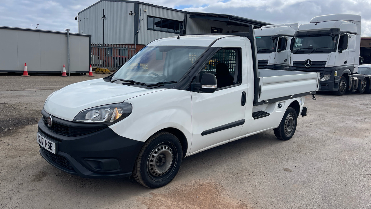 FIAT DOBLO CARGO 16V 1.6 MULTIJET - Carrinha de caixa aberta: foto 2 FIAT DOBLO CARGO 16V 1.6 MULTIJET - Carrinha de caixa aberta: foto 2