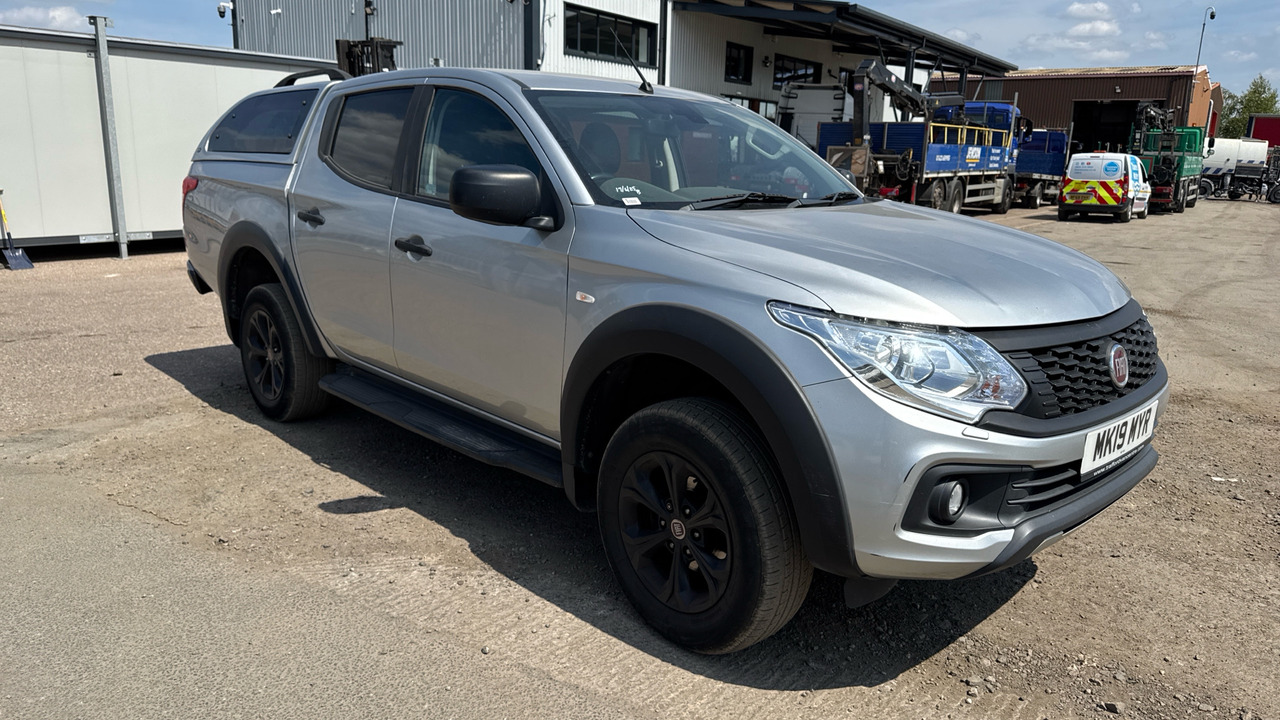 FIAT FULLBACK 2.4 CROSS - Pick-up, Carrinha cabine dupla: foto 1 FIAT FULLBACK 2.4 CROSS - Pick-up, Carrinha cabine dupla: foto 1
