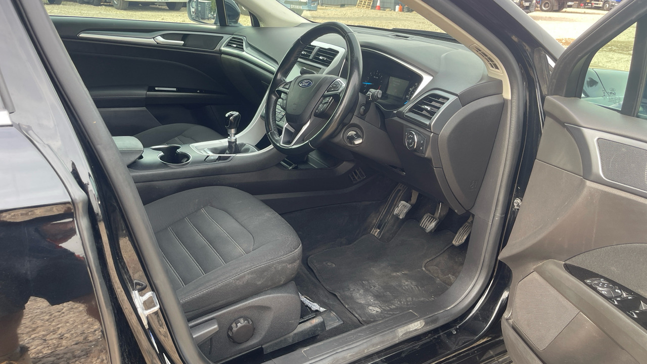 FORD MONDEO 2.0 ECO BLUE ZETEC - Carrinha: foto 5 FORD MONDEO 2.0 ECO BLUE ZETEC - Carrinha: foto 5