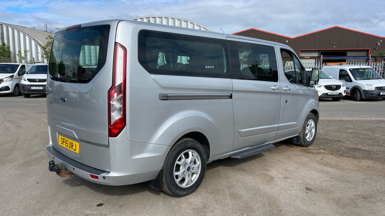 FORD TOURNEO CUSTOM 300 2.2 TDCi 125PS - Minibus, Furgão de passageiros: foto 4 FORD TOURNEO CUSTOM 300 2.2 TDCi 125PS - Minibus, Furgão de passageiros: foto 4