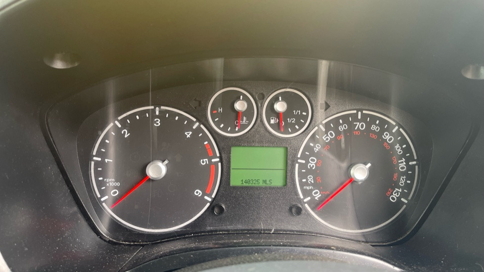 Furgão compacto FORD TRANSIT CONNECT T200 1.8 TDCI 75PS: foto 6 Furgão compacto FORD TRANSIT CONNECT T200 1.8 TDCI 75PS: foto 6