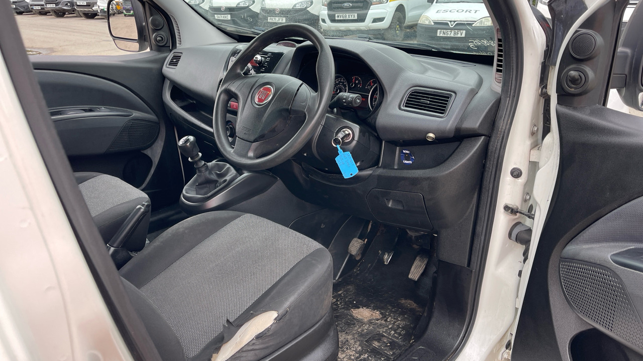 Fiat Doblo CARGO 16V 1.6 MULTIJET - Carrinha de caixa aberta: foto 5 Fiat Doblo CARGO 16V 1.6 MULTIJET - Carrinha de caixa aberta: foto 5