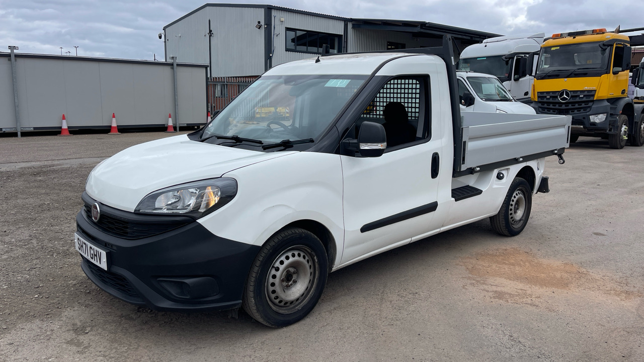 Fiat Doblo CARGO 16V 1.6 MULTIJET - Carrinha de caixa aberta: foto 2 Fiat Doblo CARGO 16V 1.6 MULTIJET - Carrinha de caixa aberta: foto 2