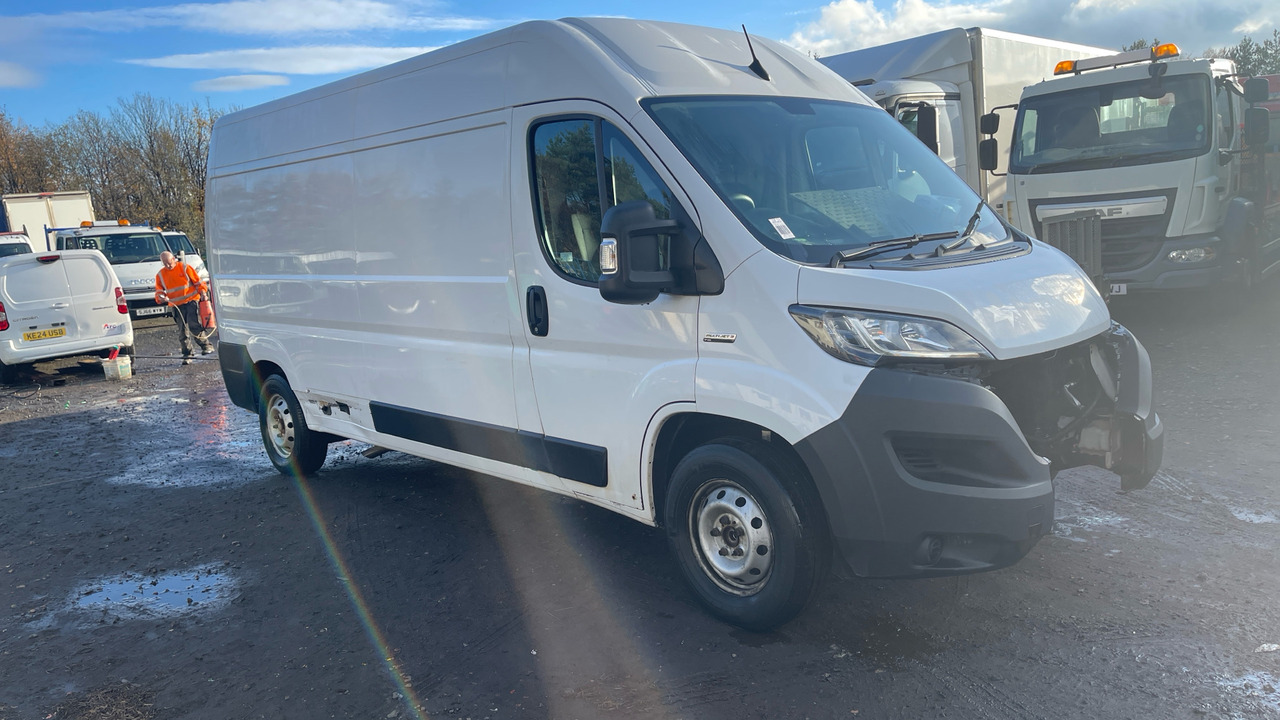 Fiat Ducato 35 2.2 Multijet 140 PS - Furgão: foto 1 Fiat Ducato 35 2.2 Multijet 140 PS - Furgão: foto 1