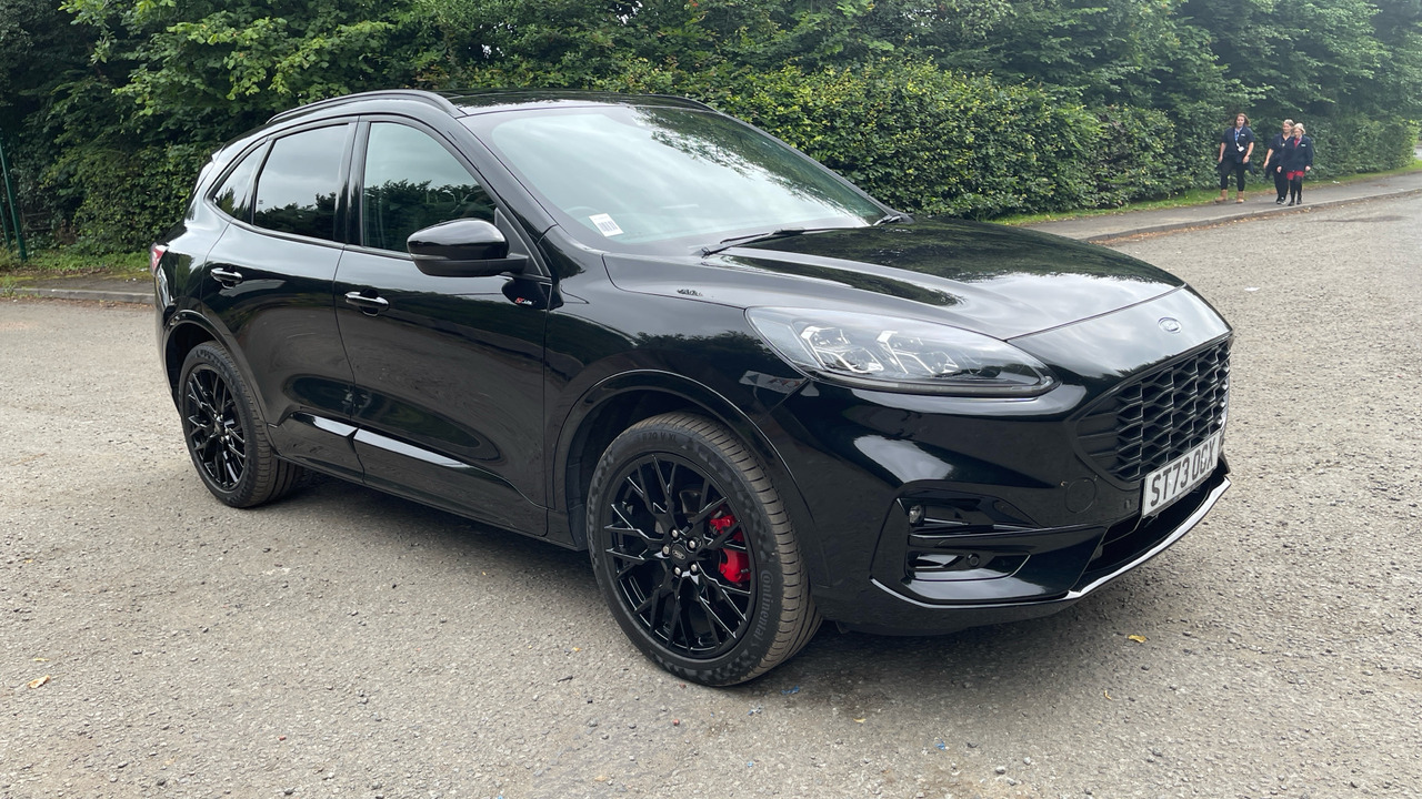 Ford Kuga 2.5 PHEV Black Package Edition CVT - Hatchback: foto 1 Ford Kuga 2.5 PHEV Black Package Edition CVT - Hatchback: foto 1