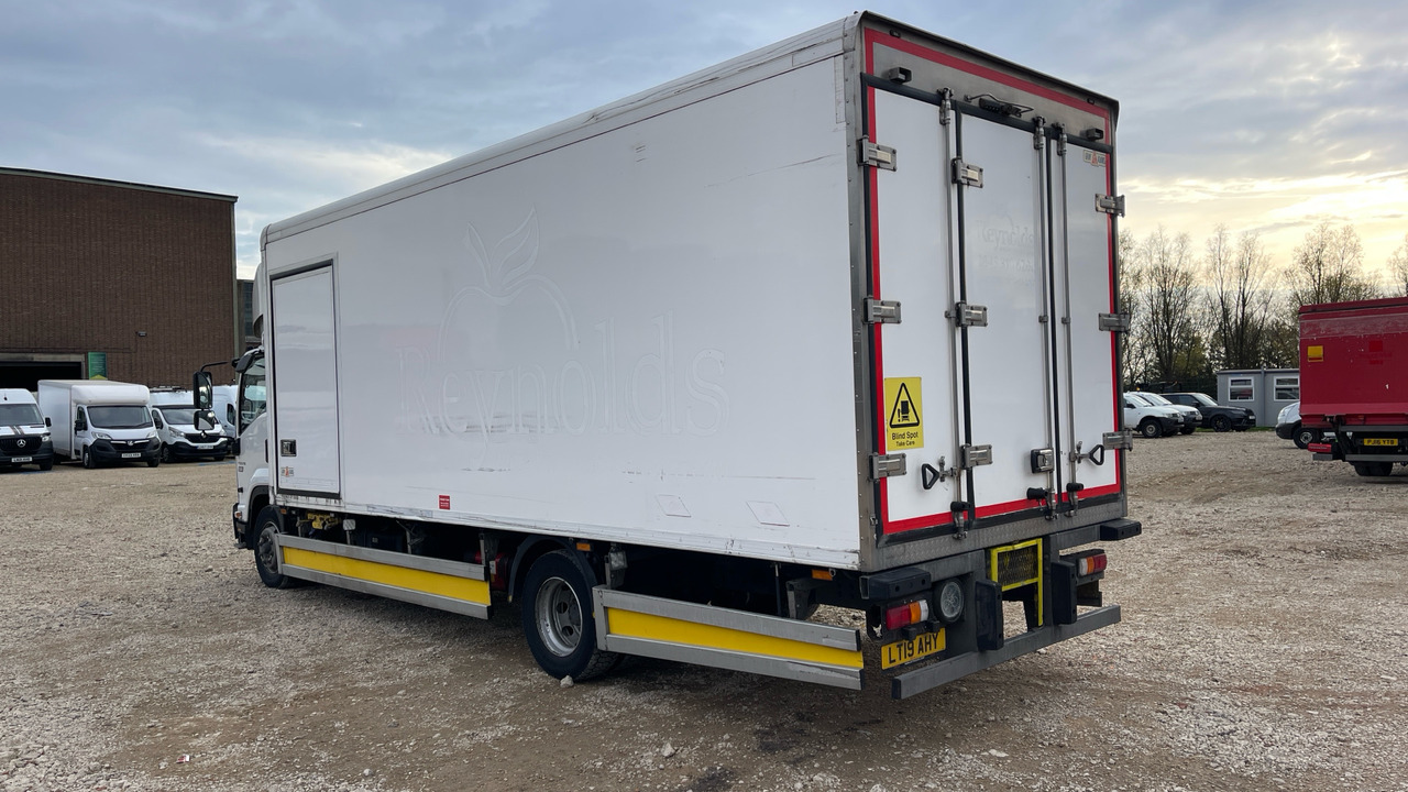 ISUZU F135 240 - Camião frigorífico: foto 3 ISUZU F135 240 - Camião frigorífico: foto 3