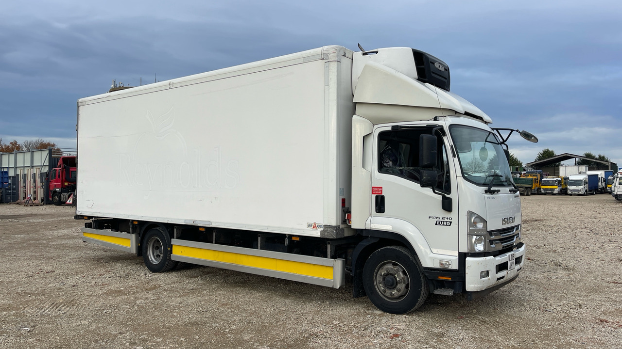 ISUZU F135 240 - Camião frigorífico: foto 1 ISUZU F135 240 - Camião frigorífico: foto 1