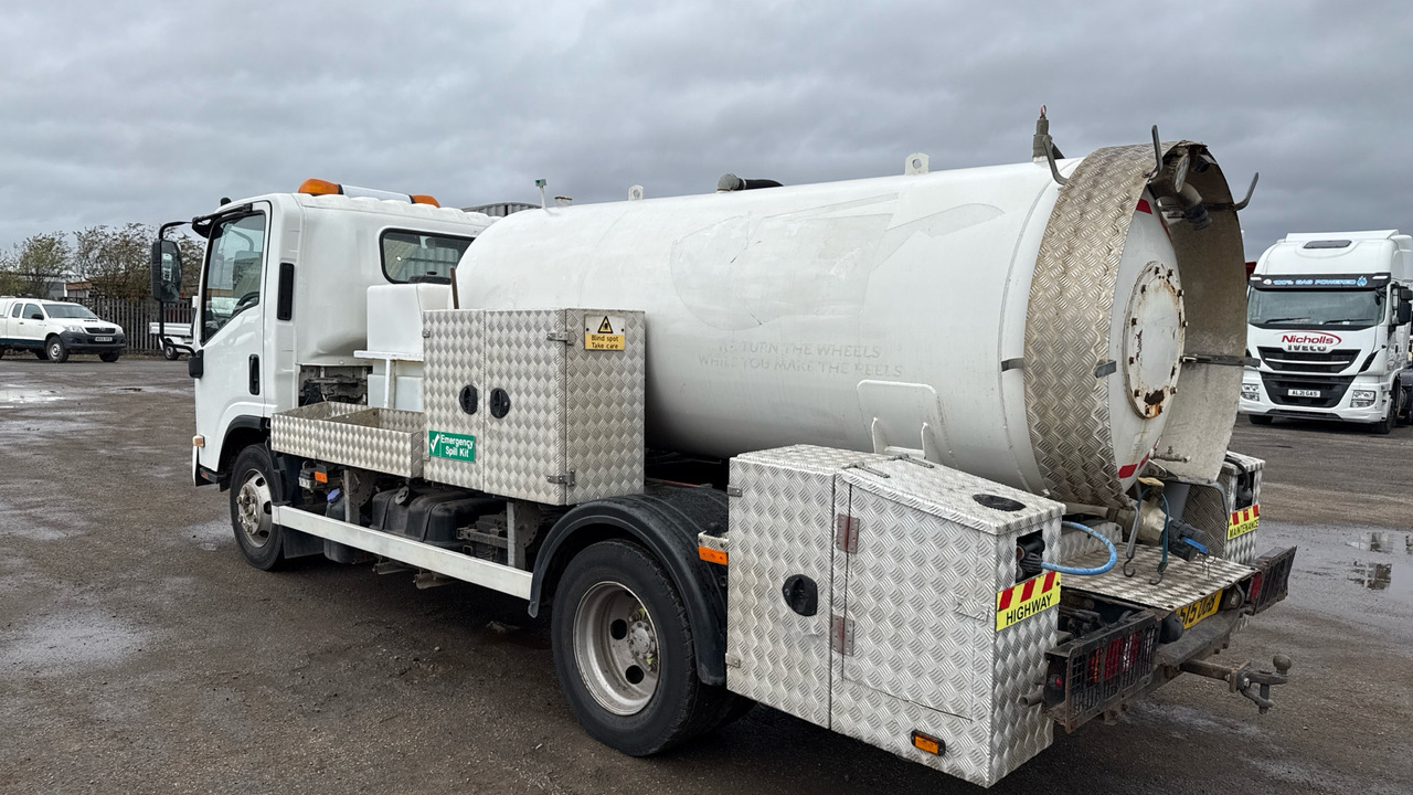 ISUZU N75 190 - Camião cisterna: foto 3 ISUZU N75 190 - Camião cisterna: foto 3