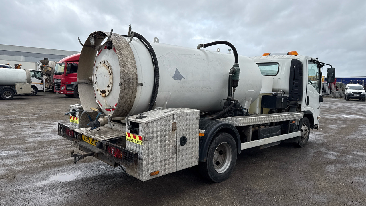 ISUZU N75 190 - Camião cisterna: foto 4 ISUZU N75 190 - Camião cisterna: foto 4