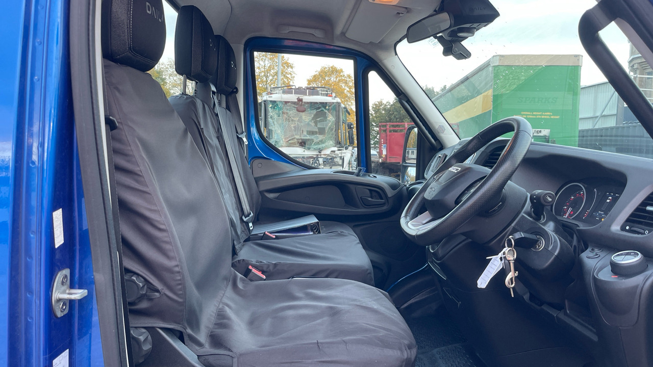 IVECO DAILY 72-210 - Camião transporte de veículos: foto 5 IVECO DAILY 72-210 - Camião transporte de veículos: foto 5