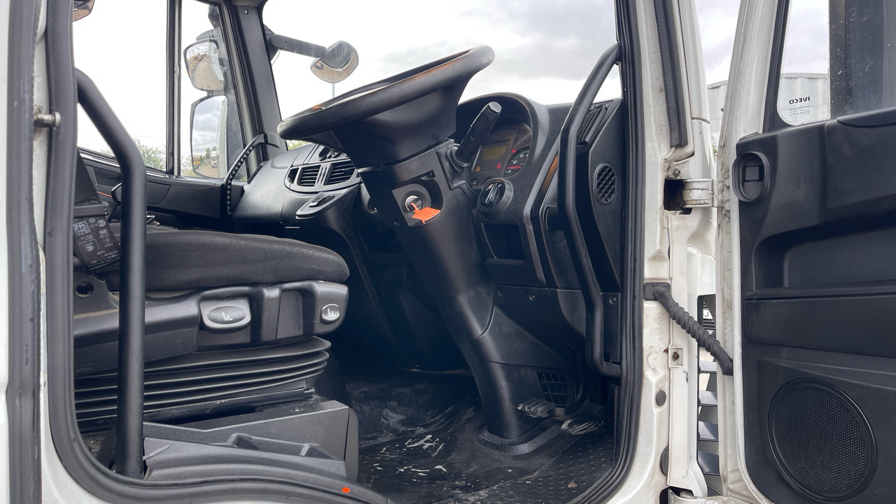 IVECO EUROCARGO 180.250 - Camião de lona: foto 5 IVECO EUROCARGO 180.250 - Camião de lona: foto 5
