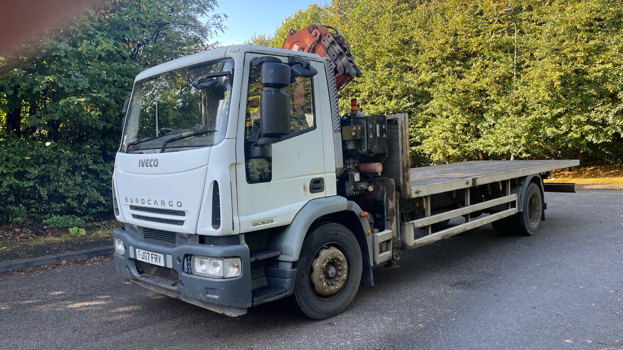 IVECO EUROCARGO 180E25 - Camião de caixa aberta/ Plataforma, Camião grua: foto 2 IVECO EUROCARGO 180E25 - Camião de caixa aberta/ Plataforma, Camião grua: foto 2