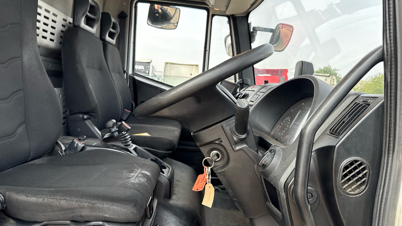 IVECO EUROCARGO 180E25 - Camião de caixa aberta/ Plataforma: foto 5 IVECO EUROCARGO 180E25 - Camião de caixa aberta/ Plataforma: foto 5