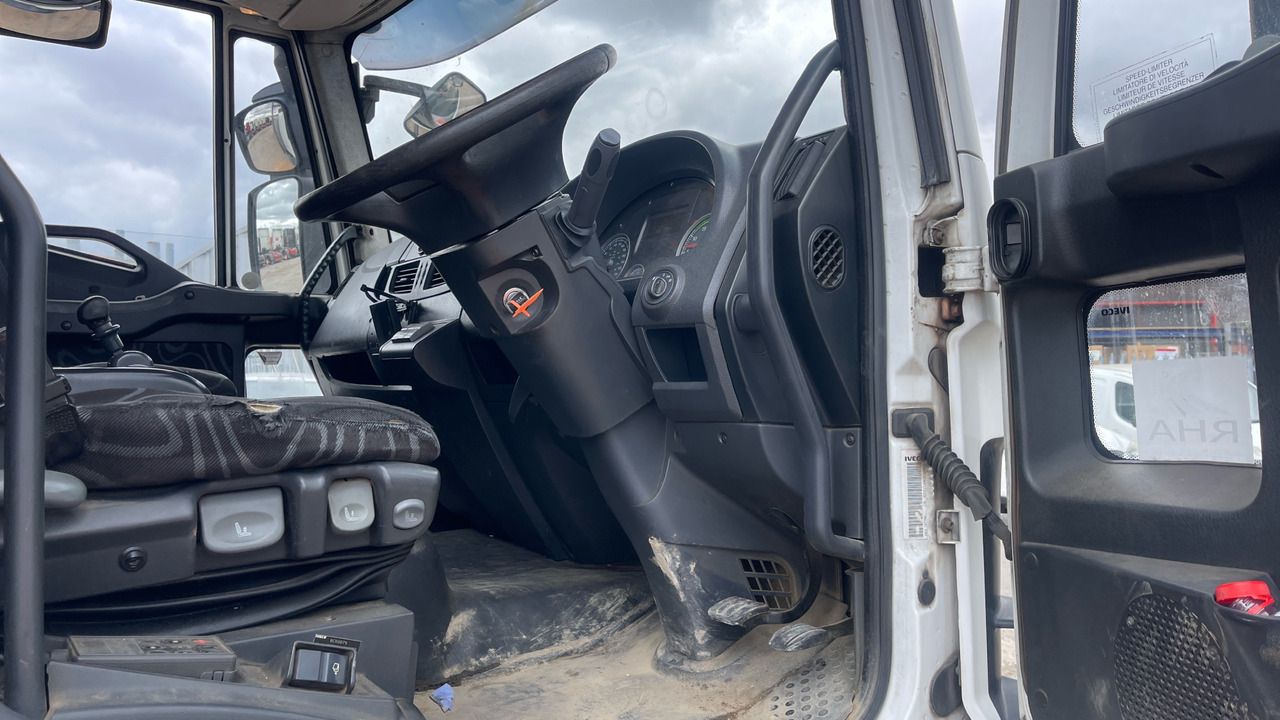 IVECO EUROCARGO 180E25 - Camião de caixa aberta/ Plataforma: foto 5 IVECO EUROCARGO 180E25 - Camião de caixa aberta/ Plataforma: foto 5