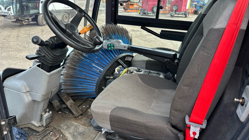 JOHNSTON SWEEPERS SWEEPER EURO 6 - Carrinha de caixa aberta: foto 5 JOHNSTON SWEEPERS SWEEPER EURO 6 - Carrinha de caixa aberta: foto 5