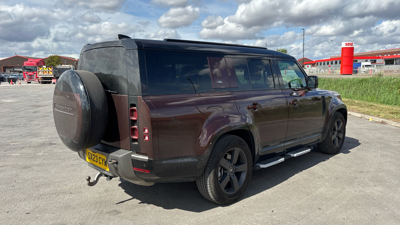 LAND ROVER DEFENDER 3.0 D300 X-Dynamic HSE 130 - SUV: foto 4 LAND ROVER DEFENDER 3.0 D300 X-Dynamic HSE 130 - SUV: foto 4