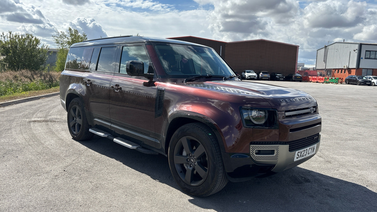 LAND ROVER DEFENDER 3.0 D300 X-Dynamic HSE 130 - SUV: foto 1 LAND ROVER DEFENDER 3.0 D300 X-Dynamic HSE 130 - SUV: foto 1