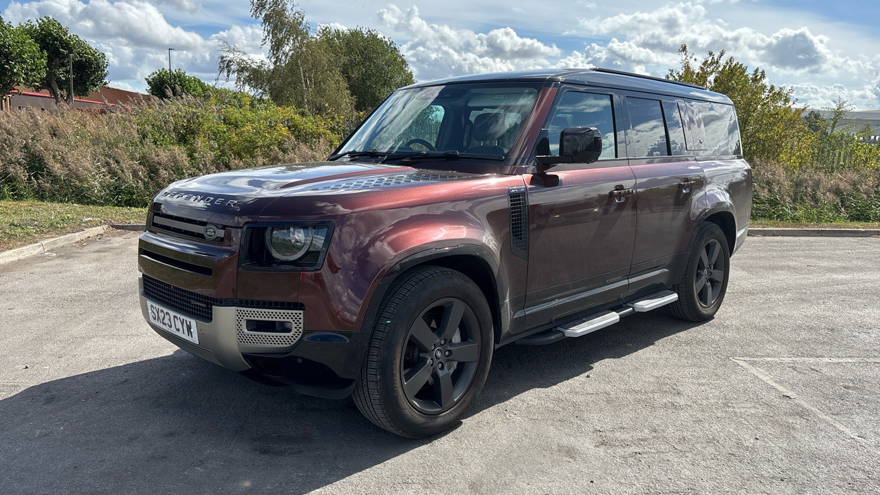LAND ROVER DEFENDER 3.0 D300 X-Dynamic HSE 130 - SUV: foto 2 LAND ROVER DEFENDER 3.0 D300 X-Dynamic HSE 130 - SUV: foto 2