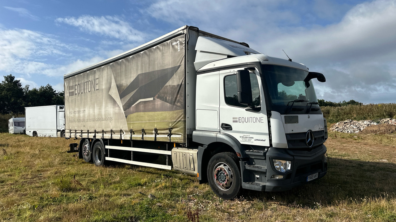 MERCEDES-BENZ ACTROS 2532 - Camião de lona: foto 1 MERCEDES-BENZ ACTROS 2532 - Camião de lona: foto 1