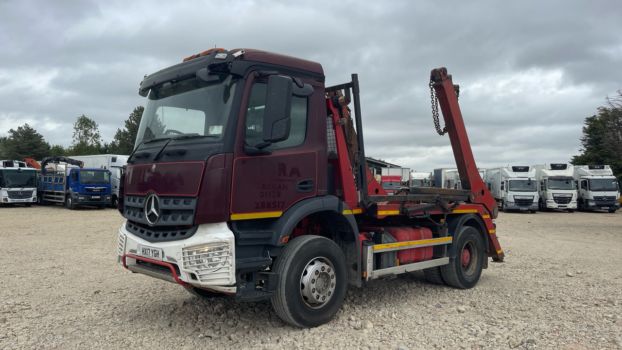 MERCEDES-BENZ AROCS - Camião multibenne: foto 2 MERCEDES-BENZ AROCS - Camião multibenne: foto 2