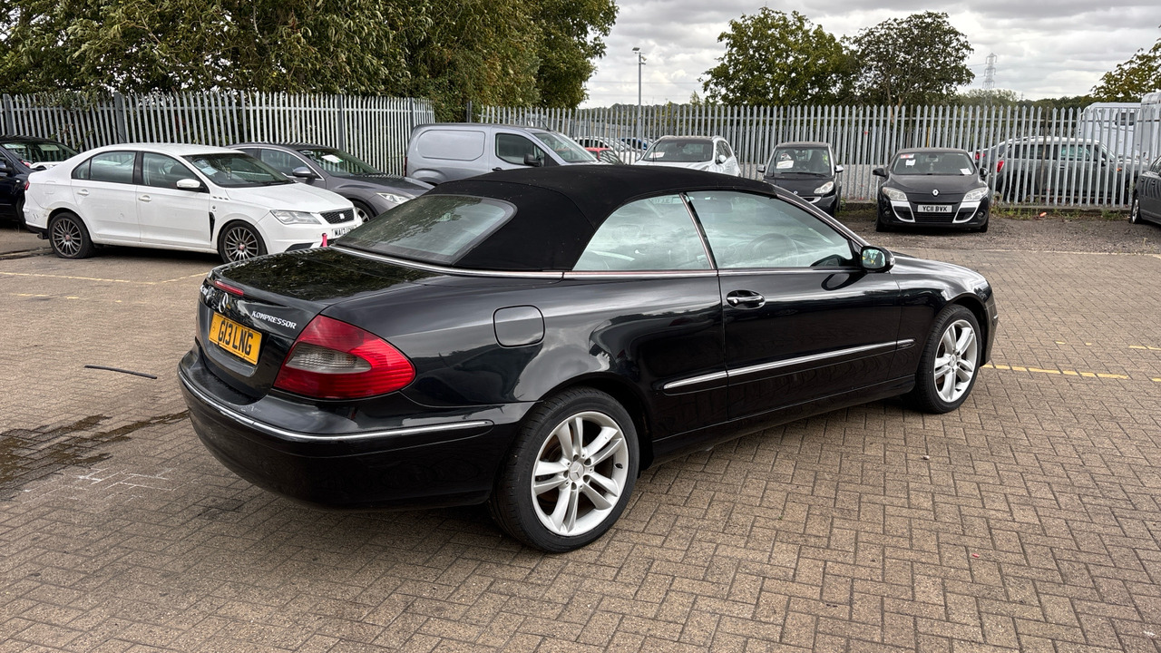 MERCEDES CLK 1.8 AVANTGARDE - Automóvel: foto 4 MERCEDES CLK 1.8 AVANTGARDE - Automóvel: foto 4