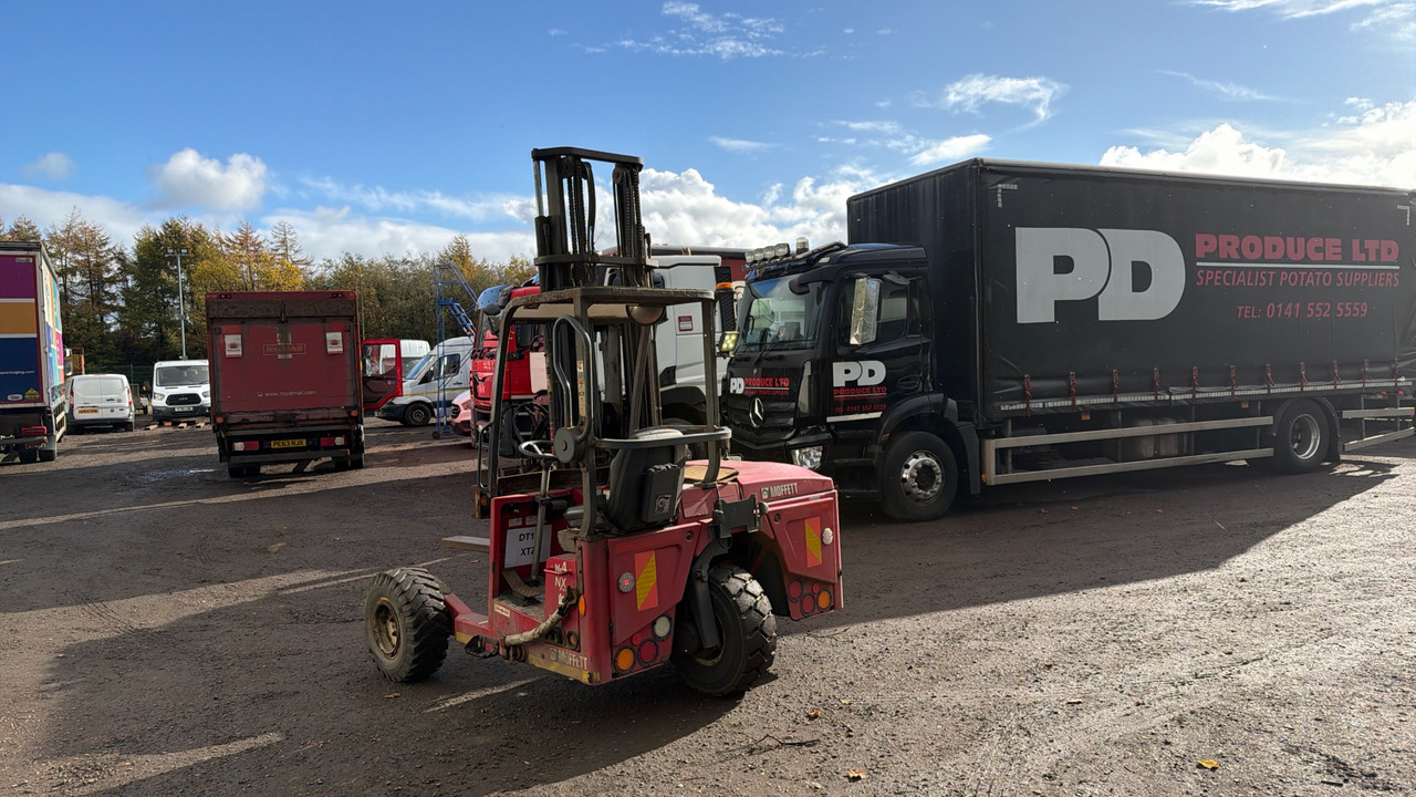 MOFFETT M4 20.3 - Empilhador montado em camião: foto 4 MOFFETT M4 20.3 - Empilhador montado em camião: foto 4