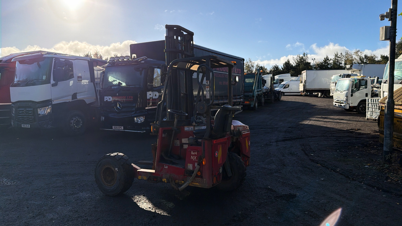 MOFFETT M4 20.3 - Empilhador montado em camião: foto 3 MOFFETT M4 20.3 - Empilhador montado em camião: foto 3