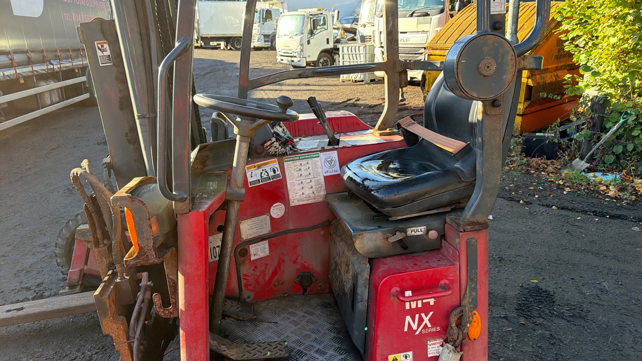 MOFFETT M4 20.3 - Empilhador montado em camião: foto 5 MOFFETT M4 20.3 - Empilhador montado em camião: foto 5