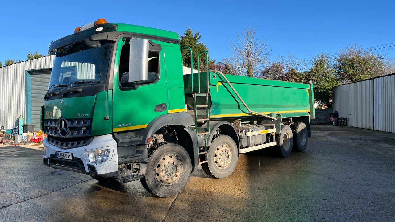 Mercedes-Benz Arocs 3240 - Camião basculante: foto 2 Mercedes-Benz Arocs 3240 - Camião basculante: foto 2