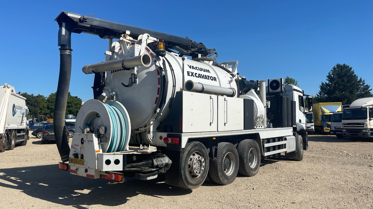 Mercedes-Benz Arocs 3243 - Caminhão limpa fossa: foto 4 Mercedes-Benz Arocs 3243 - Caminhão limpa fossa: foto 4