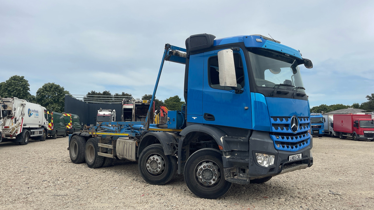 Mercedes-Benz Arocs - Camião polibenne: foto 1 Mercedes-Benz Arocs - Camião polibenne: foto 1