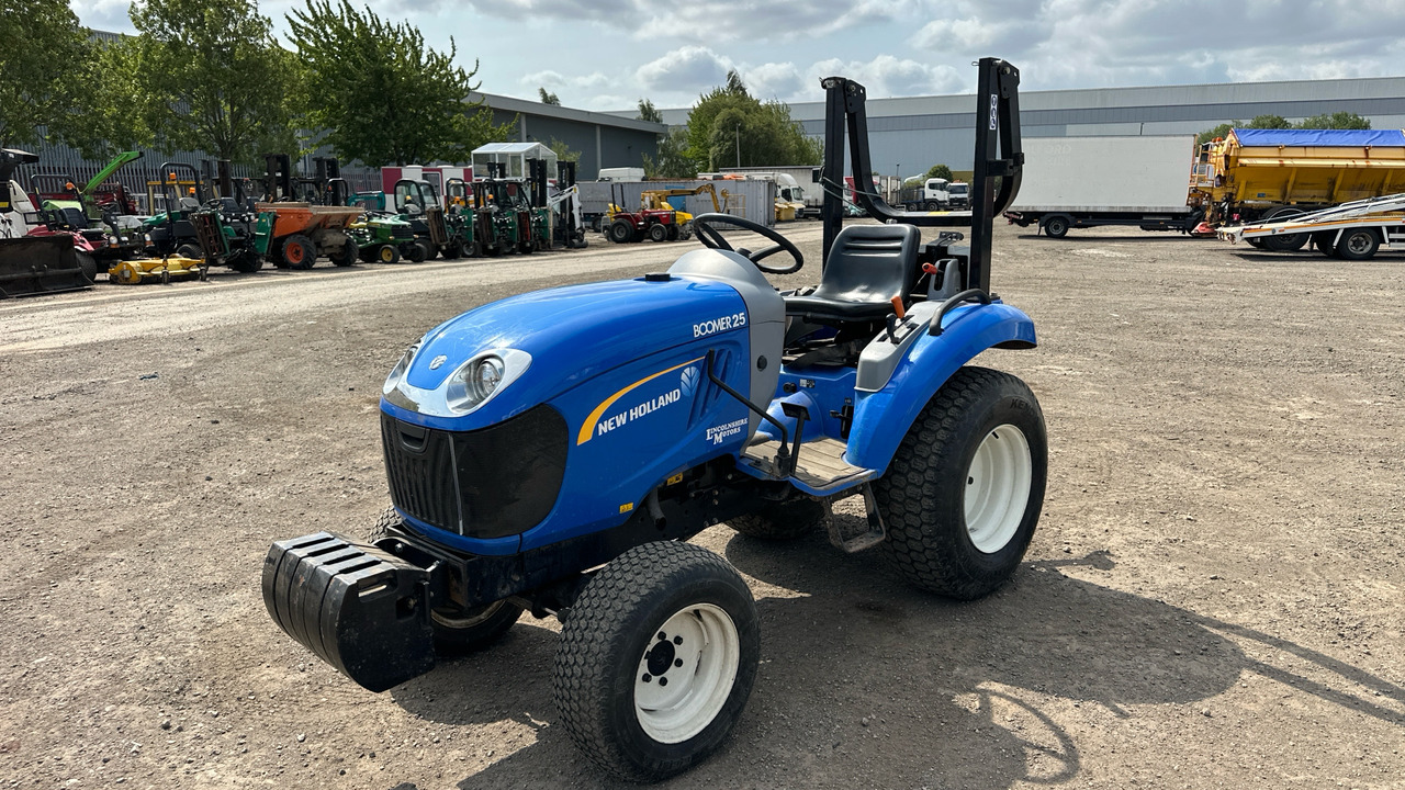 NEW HOLLAND BLOOMER 25 - Mini trator: foto 2 NEW HOLLAND BLOOMER 25 - Mini trator: foto 2