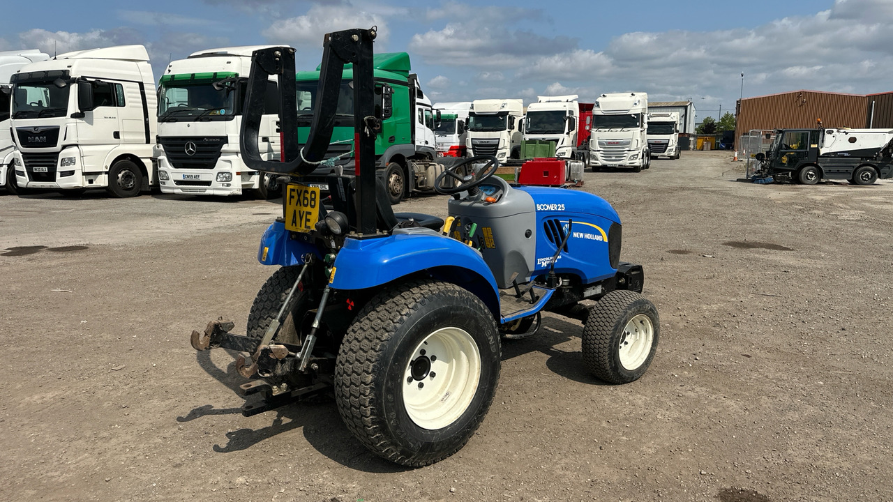 NEW HOLLAND BLOOMER 25 - Mini trator: foto 4 NEW HOLLAND BLOOMER 25 - Mini trator: foto 4