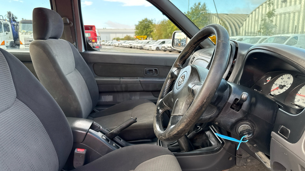 NISSAN D22 2.5 DI - Pick-up, Carrinha cabine dupla: foto 5 NISSAN D22 2.5 DI - Pick-up, Carrinha cabine dupla: foto 5