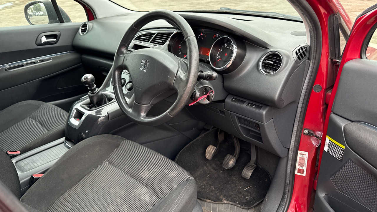 PEUGEOT 5008 2.0 HDI 150PS - Automóvel: foto 5 PEUGEOT 5008 2.0 HDI 150PS - Automóvel: foto 5