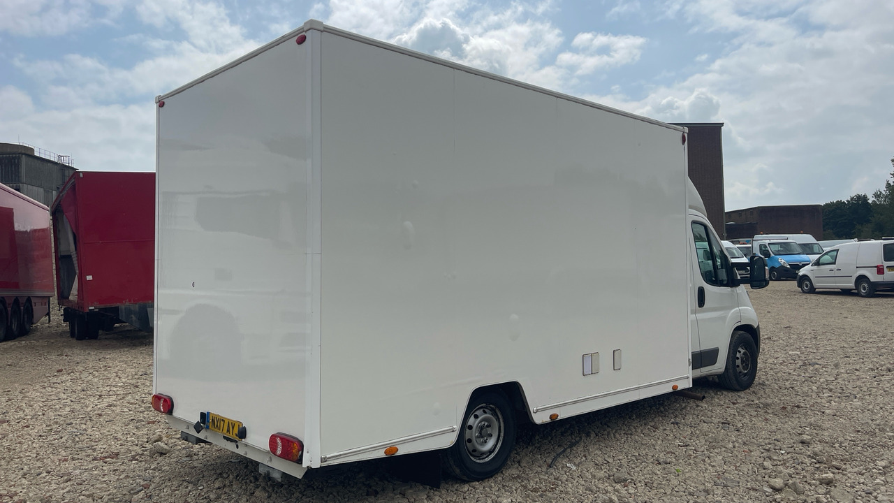 PEUGEOT BOXER 335 2.0 BLUE HDI 130PS - Carrinha de contentor: foto 4 PEUGEOT BOXER 335 2.0 BLUE HDI 130PS - Carrinha de contentor: foto 4