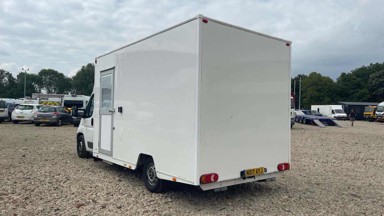 PEUGEOT BOXER 335 2.0 BLUE HDI 130PS - Carrinha de contentor: foto 3 PEUGEOT BOXER 335 2.0 BLUE HDI 130PS - Carrinha de contentor: foto 3