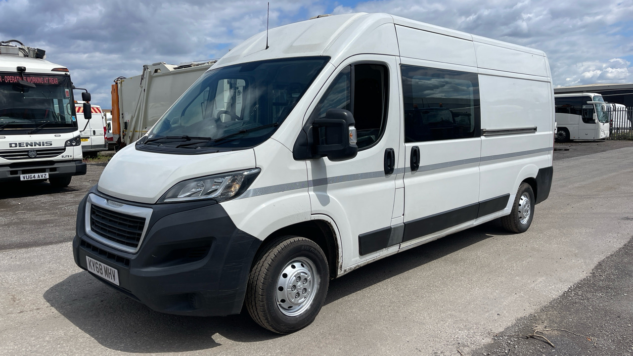 PEUGEOT BOXER 335 2.0 BLUEHDI PROFESSIONAL 130PS - Carrinha cabine dupla: foto 2 PEUGEOT BOXER 335 2.0 BLUEHDI PROFESSIONAL 130PS - Carrinha cabine dupla: foto 2