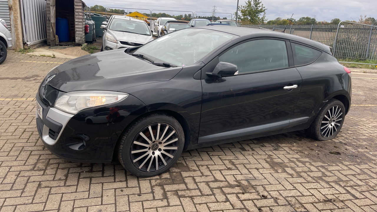 RENAULT MEGANE 1.6 DYNAMIQUE - Hatchback: foto 2 RENAULT MEGANE 1.6 DYNAMIQUE - Hatchback: foto 2