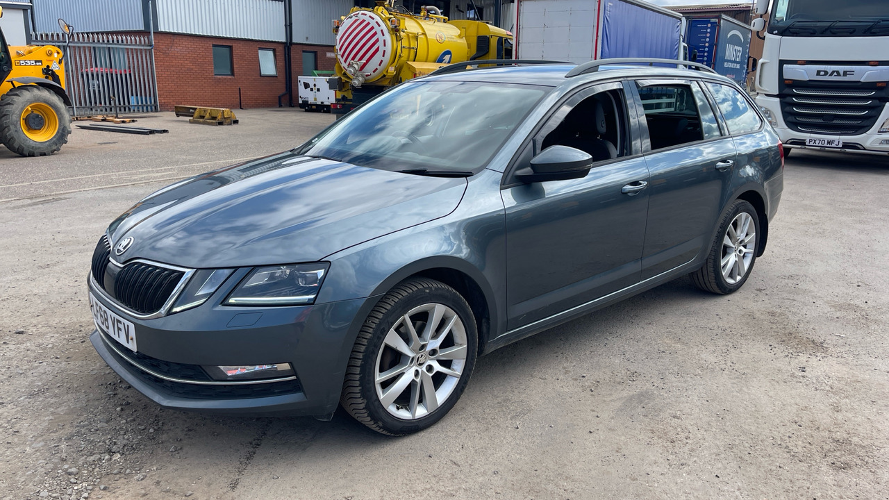 SKODA OCTAVIA 2.0 TDI SE - Carrinha: foto 2 SKODA OCTAVIA 2.0 TDI SE - Carrinha: foto 2