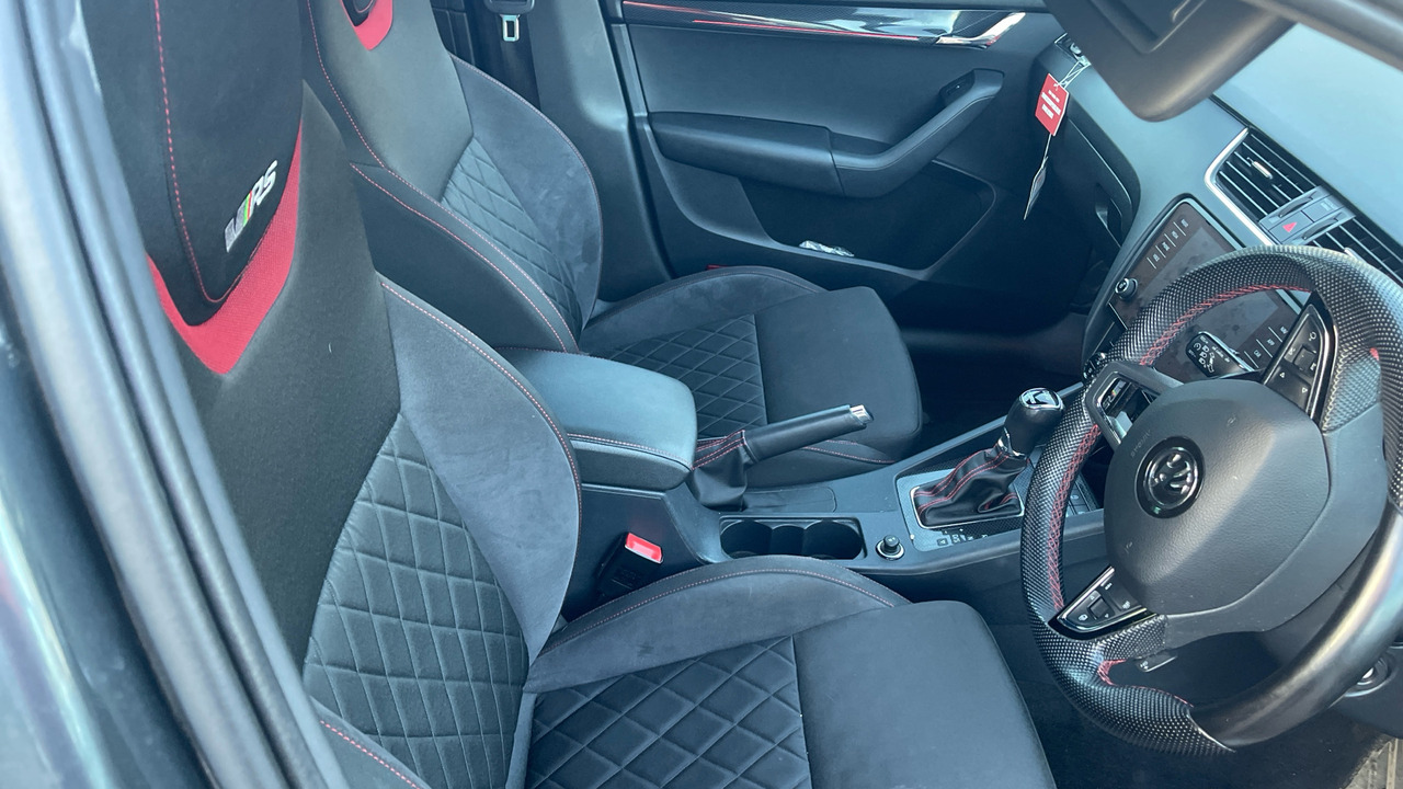 SKODA OCTAVIA 2.0 TSI 245PS VRS - Carrinha: foto 5 SKODA OCTAVIA 2.0 TSI 245PS VRS - Carrinha: foto 5