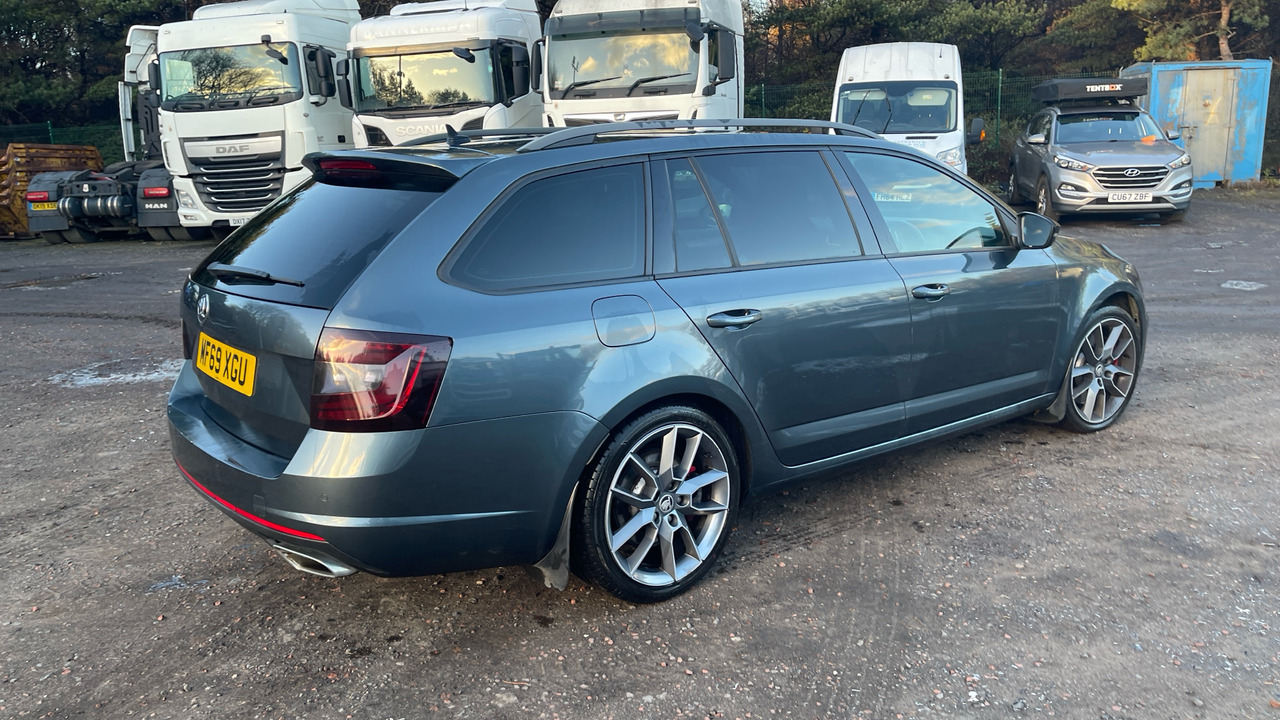 SKODA OCTAVIA 245 2.0 TSI - Carrinha: foto 4 SKODA OCTAVIA 245 2.0 TSI - Carrinha: foto 4