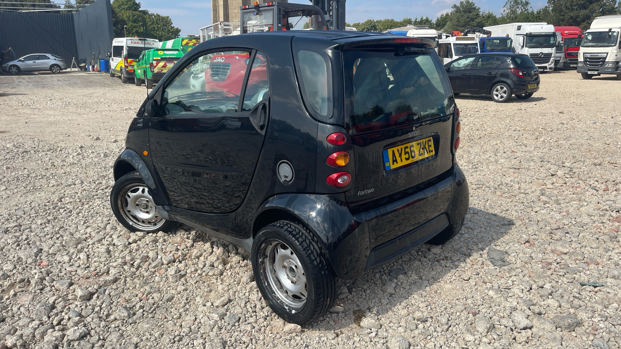 SMART FORTWO COUPE PURE 50 - Automóvel: foto 5 SMART FORTWO COUPE PURE 50 - Automóvel: foto 5